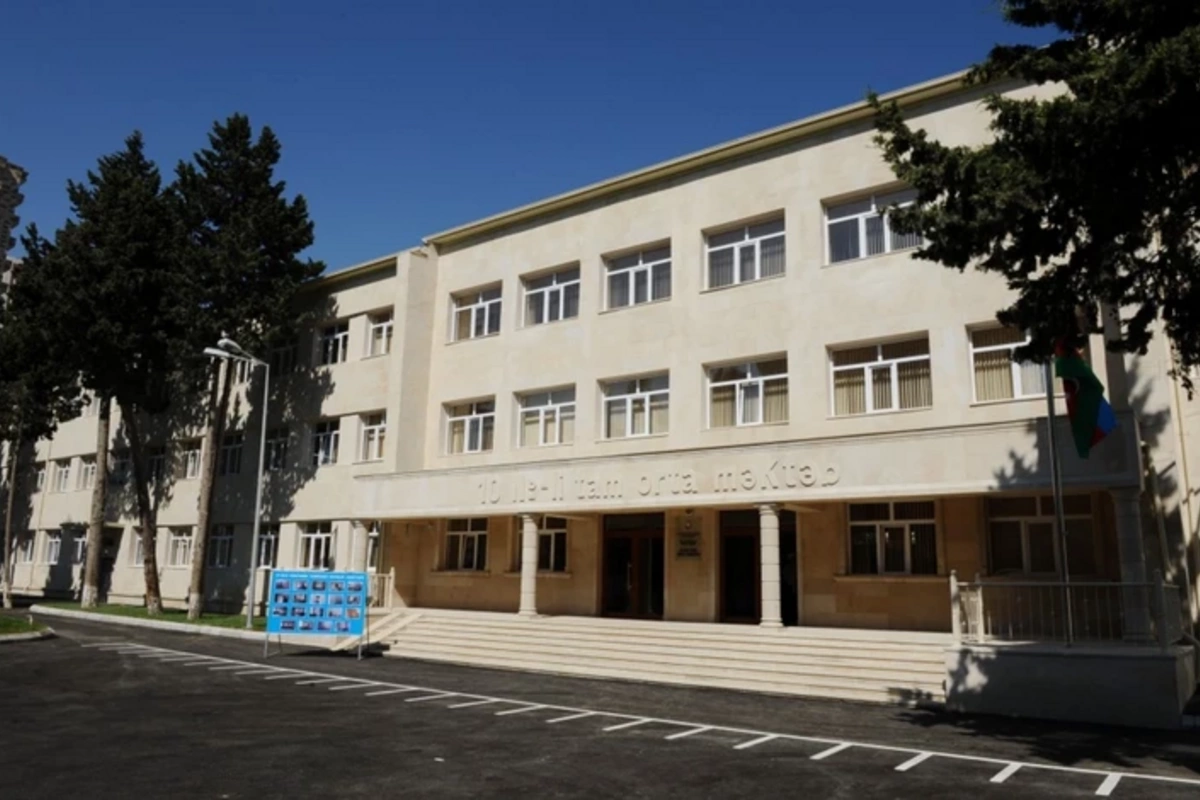 В Баку восьмиклассник получил травмы в школе №10