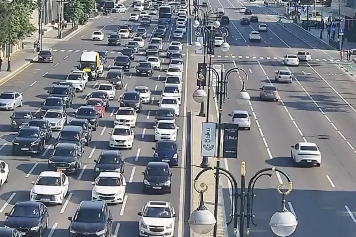 Bakının bir sıra yollarında tıxac yaranıb
