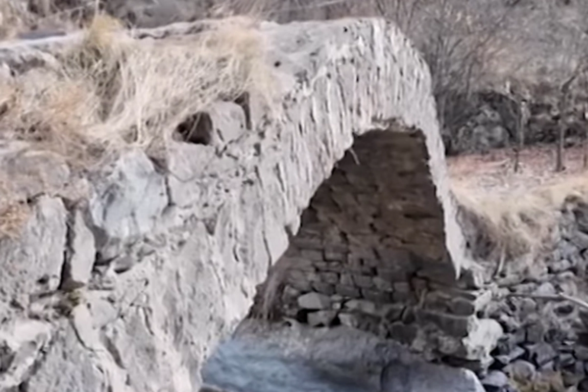 Qədim Kəlbəcərin NADİR GÖRÜNTÜLƏRİ: Tarixi körpünün restavrasiyaya ehtiyacı var