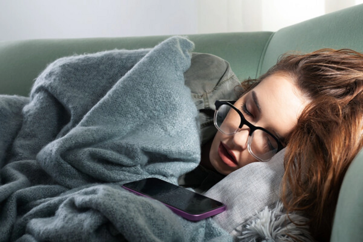 Врач рассказал, на какие заболевания может указывать слюна на подушке