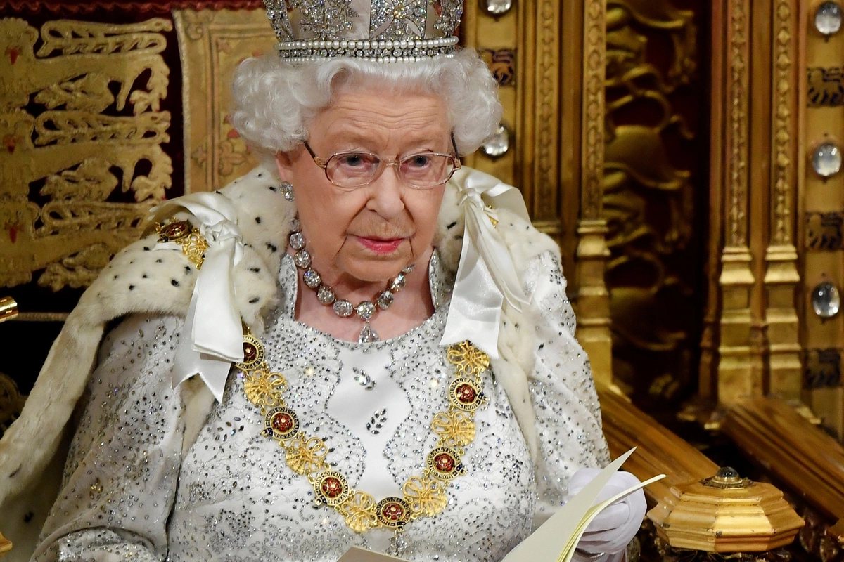 Kraliça II Elizabetin uşaqlıq məktubu hərraca çıxarılır