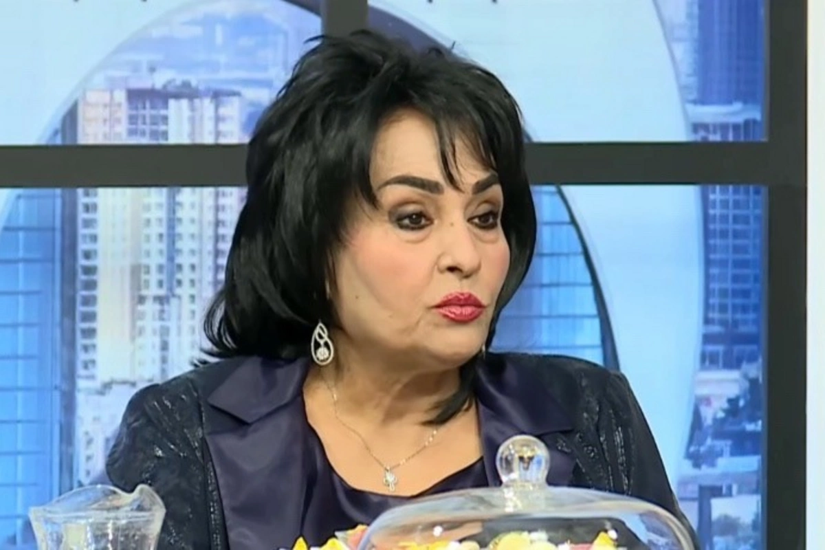 Əməkdar artist: Yerindən duran özünə sənətkar deyir