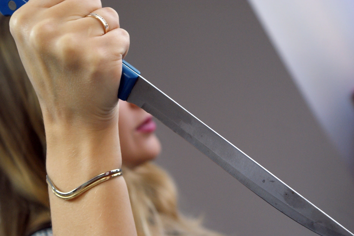 Задержана 16-летняя девушка, подозреваемая в нанесении ножевого ранения своему отцу