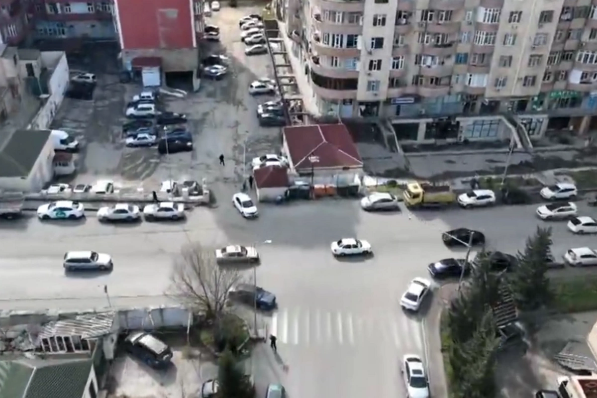 Qurumların hələ də göz yumduğu problemlər - Sürücülərin kabusuna çevrilən küçə