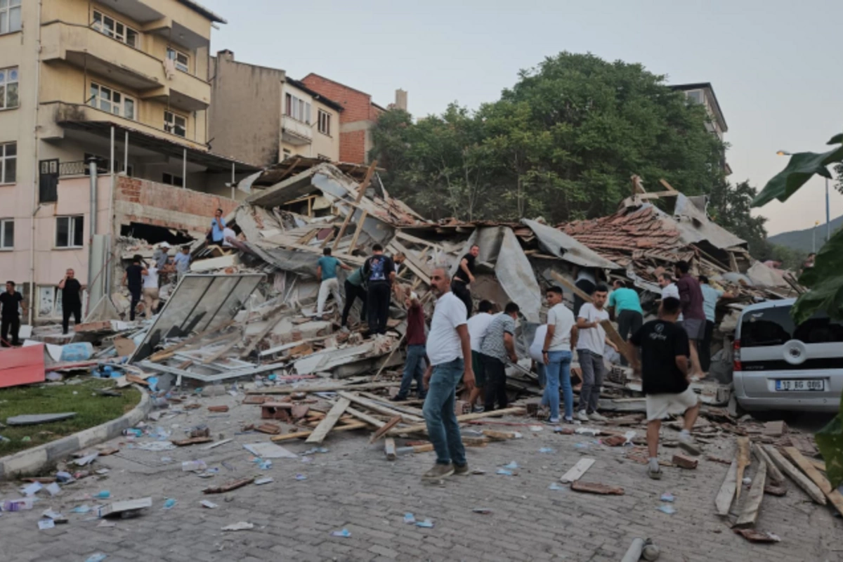 Türkiyədə zəlzələ zamanı 29 nəfər xəsarət alıb, ölən var