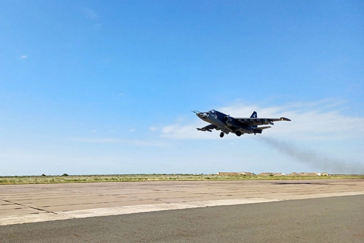 Авиационные подразделения выполнили учебно-тренировочные полеты