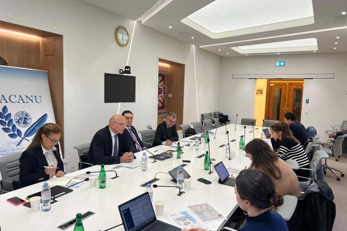 Elçin Əmirbəyov Cenevrədə Azərbaycan-Ermənistan sülh prosesi ilə bağlı jurnalistlərin suallarını cavablandırıb