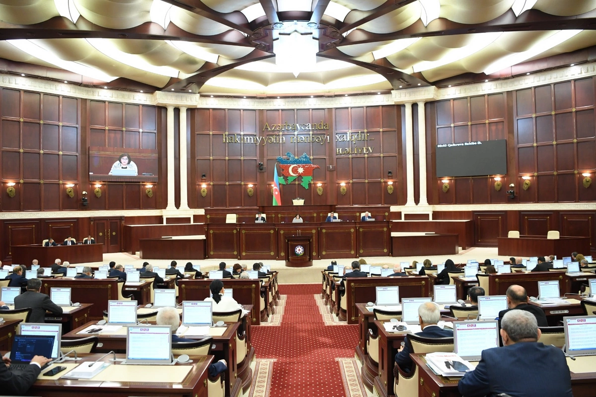 Parlamentdə gələn ilin büdcə zərfinin müzakirəsi davam edir