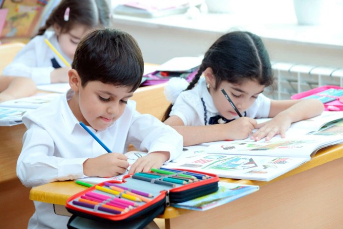 Emin Əmrullayev: Mənim birinci sinif kitablarım indiki dərsliklərdən daha ağır idi