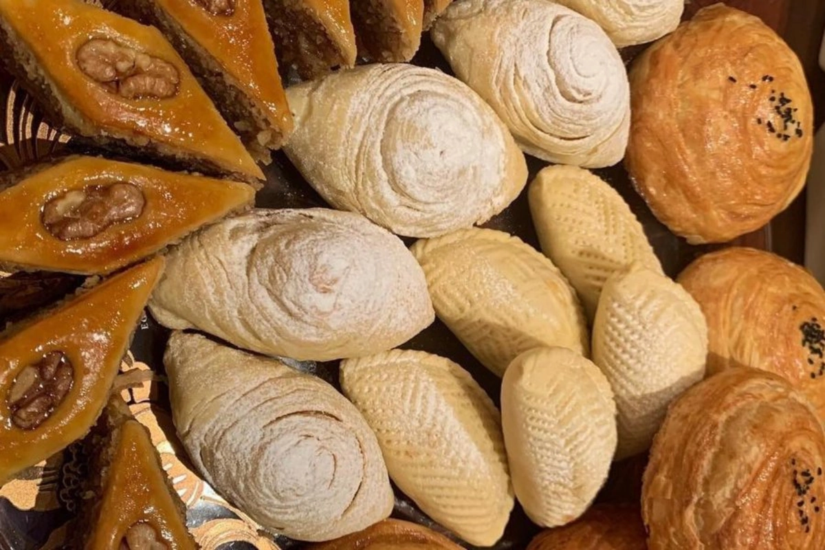 Azərbaycanlı müğənni pandemiyada şirniyyat bişirib satıb Azərbaycanlı müğənni pandemiyada şirniyyat bişirib satıb