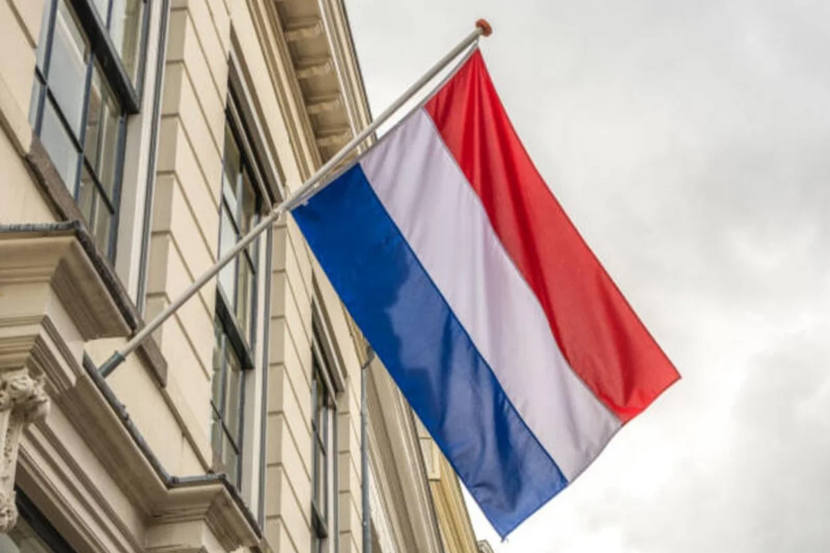 Niderland İranın Naxçıvana hücumunu pisləyib