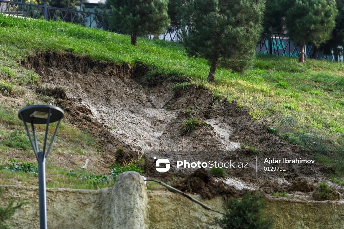 Bakıda poliklinikanın həyətindəki sürüşməyə magistral su xətti səbəb olub?