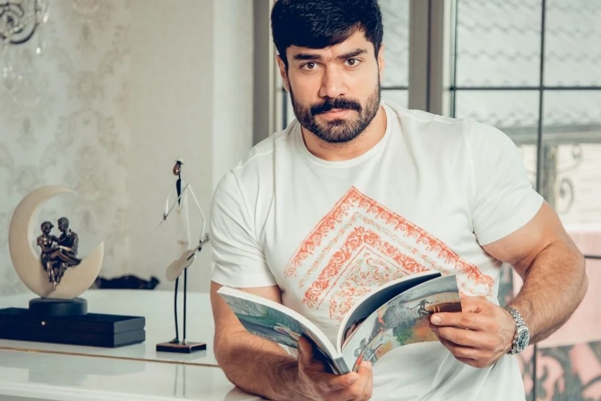 Çəkiliş zamanı azərbaycanlı xanəndənin ayağı sınıb