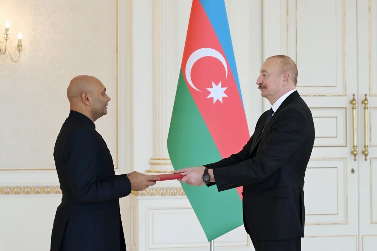 İlham Əliyev Hindistanın Azərbaycanda yeni təyin olunmuş səfirini qəbul edib