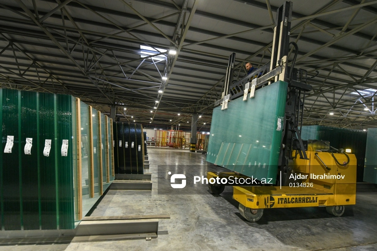 Azərbaycanda vərəqə şüşə istehsal edən ilk zavoddan REPORTAJ