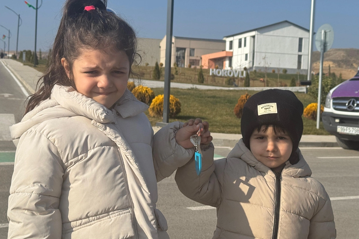 Прибывшим в село Хоровлу семьям вручили ключи от домов