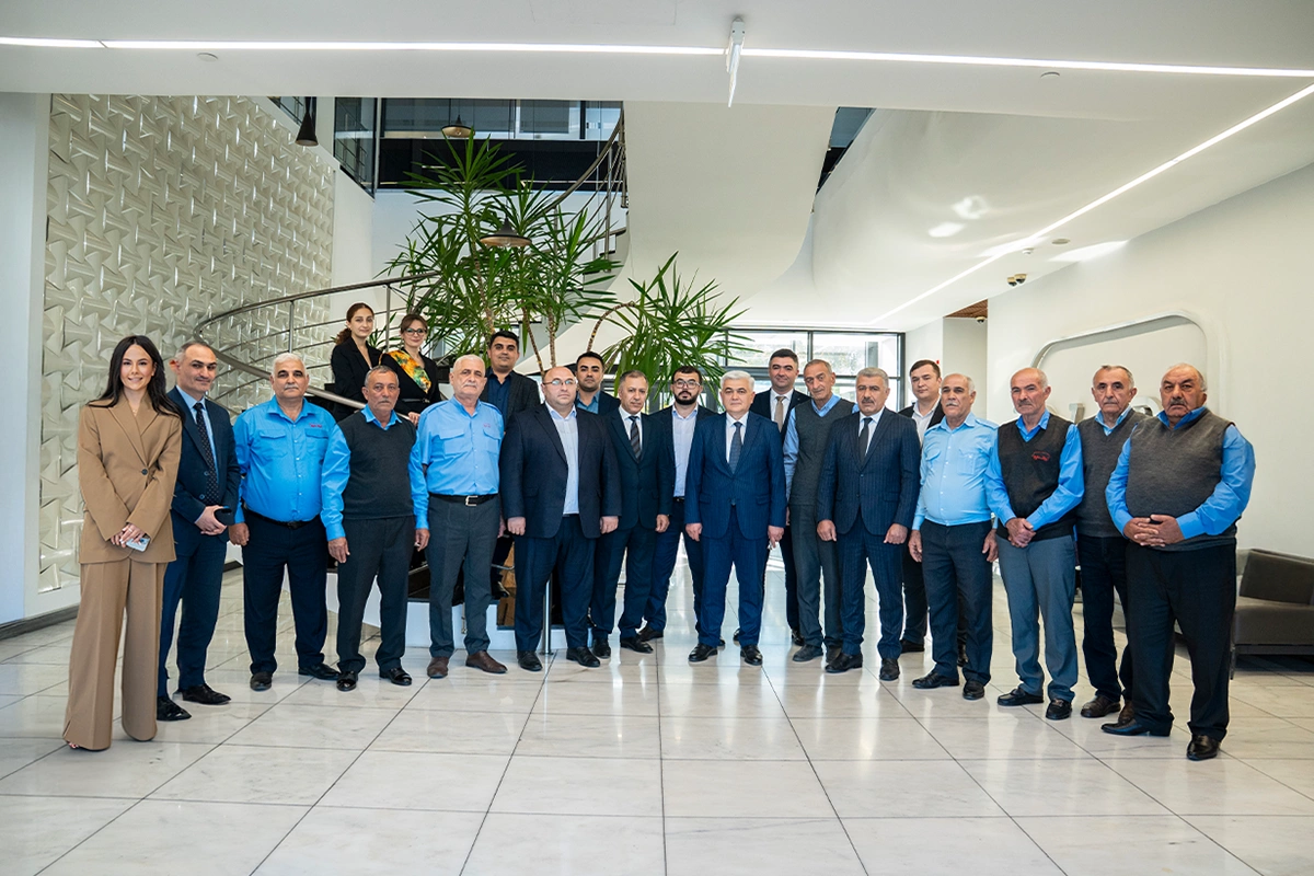 BakuBusda təqaüdə çıxan sürücülərlə vida mərasimi keçirilib!