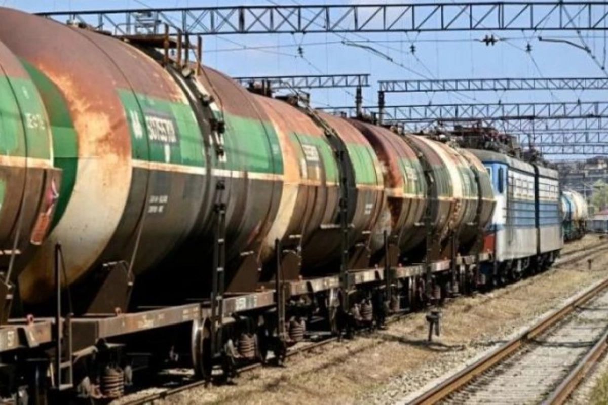 Азербайджан отправил в Армению около 1 000 тонн дизеля