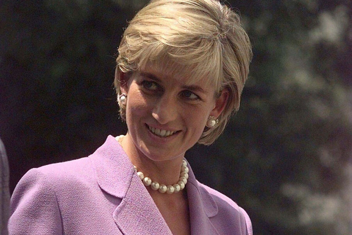In London, a time capsule sealed by Princess Diana was opened: what was found inside? In London, a time capsule sealed by Princess Diana was opened: what was found inside?
