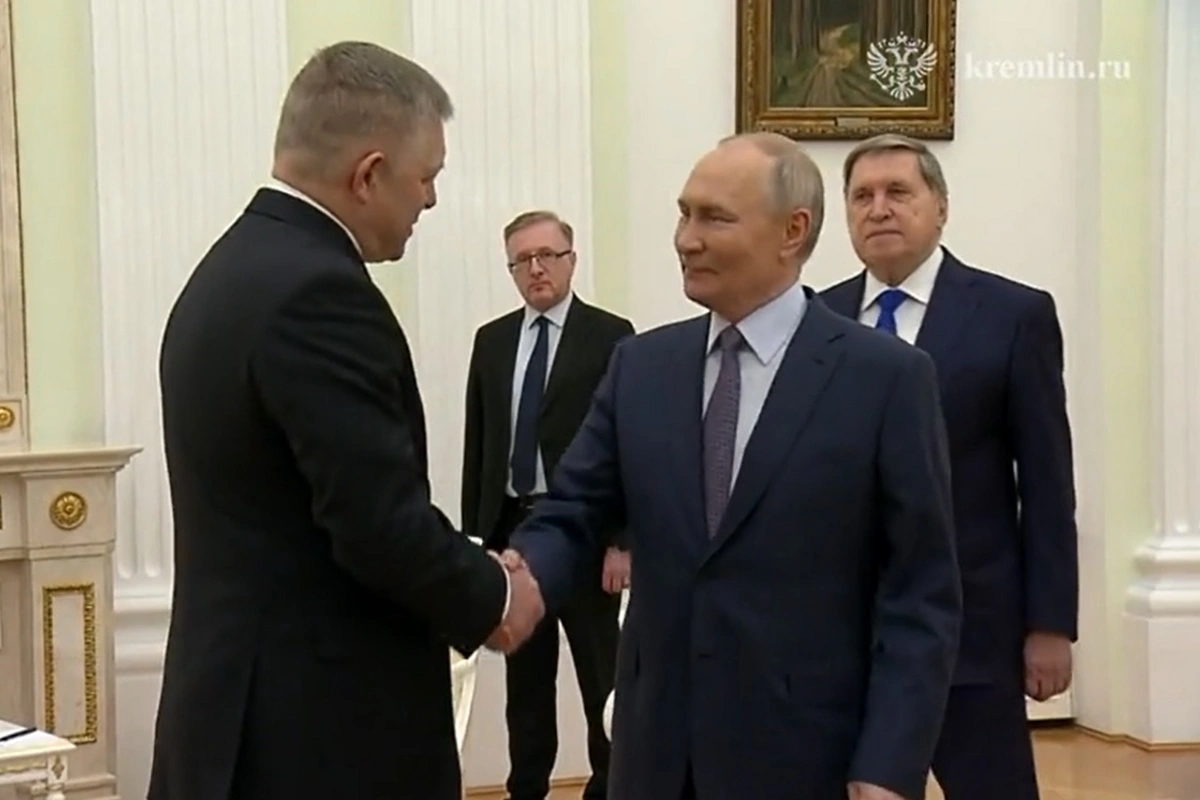 Vladimir Putinlə görüş Slovakiyada etirazlara səbəb oldu Vladimir Putinlə görüş Slovakiyada etirazlara səbəb oldu
