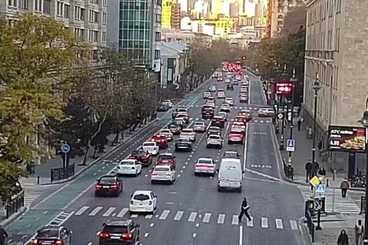 Bakının bir sıra yollarında nəqliyyatın sıxlığı yaranıb