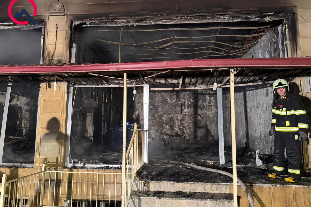 Gəncədə kafe yanaraq kül oldu