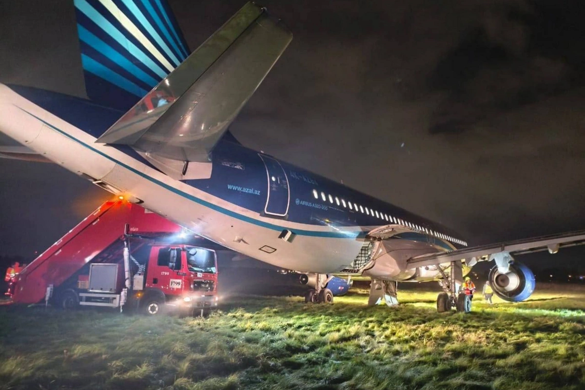 Bakıya uçan AZAL təyyarəsi Sankt-Peterburq aeroportuna geri dönüb Bakıya uçan AZAL təyyarəsi Sankt-Peterburq aeroportuna geri dönüb