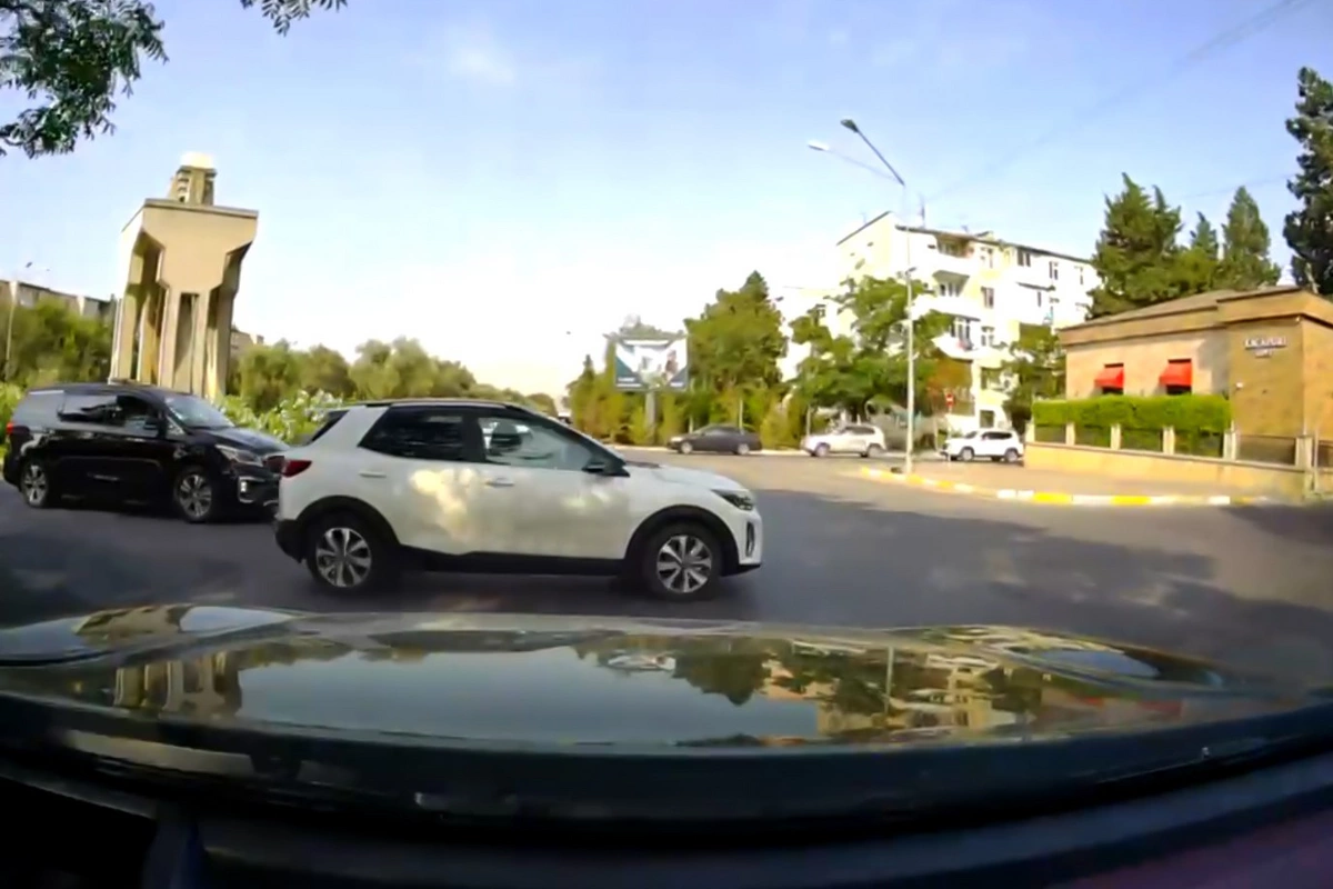 Accidents every day: dangerous intersection in Baku causes concern among residents Accidents every day: dangerous intersection in Baku causes concern among residents