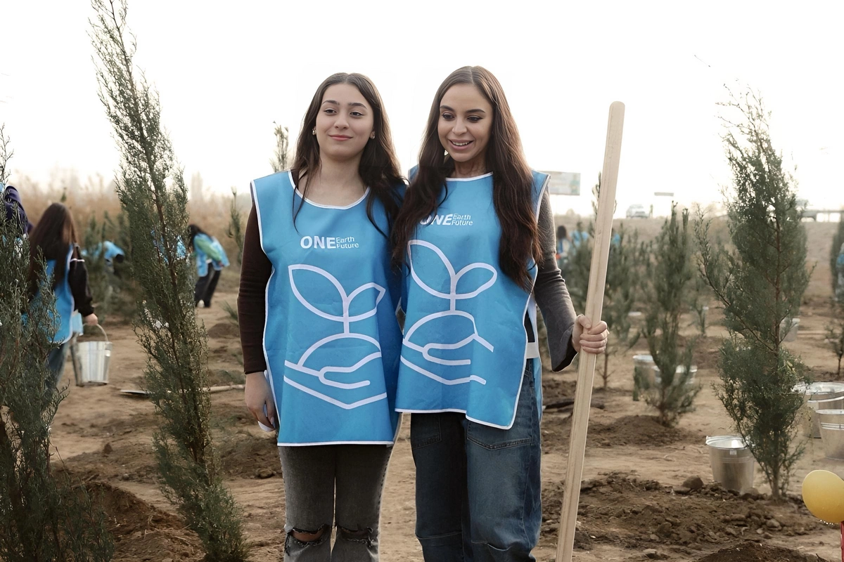 Leyla Əliyeva Mingəçevirdə ekoloji aksiyalarda iştirak edib