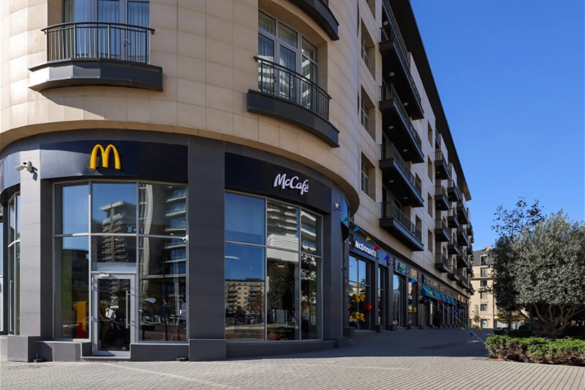 Ağ Şəhərdə McDonalds Azərbaycanın yeni restoranının açılışı olub Ağ Şəhərdə McDonalds Azərbaycanın yeni restoranının açılışı olub