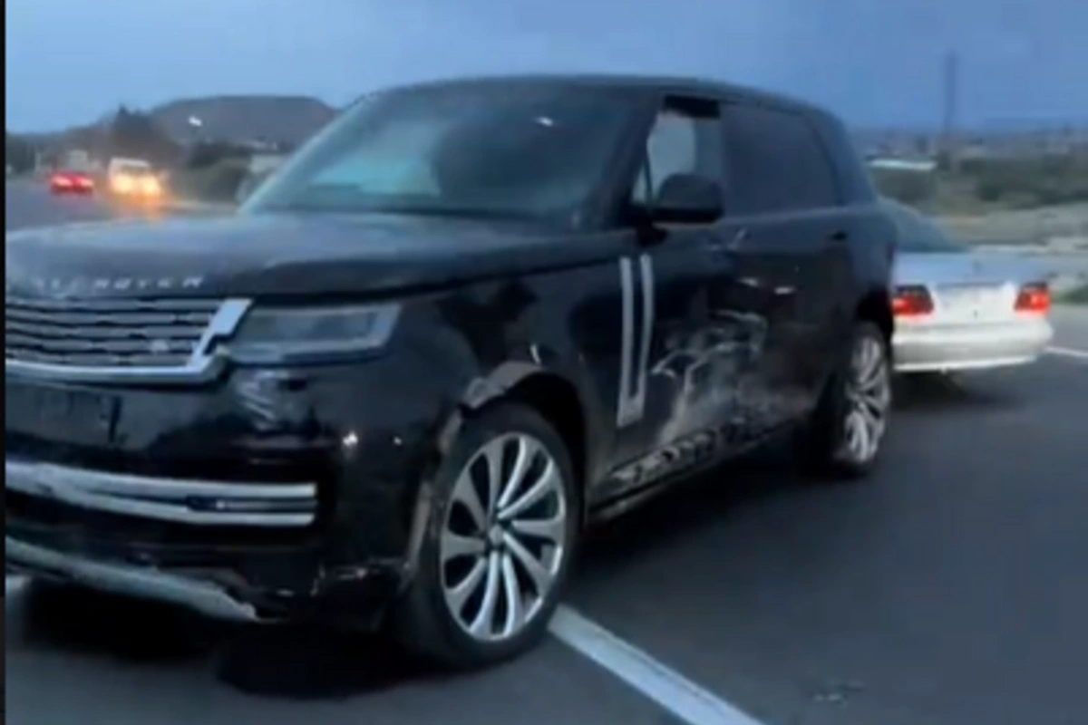 Mercedeslə Range Rover toqquşdu