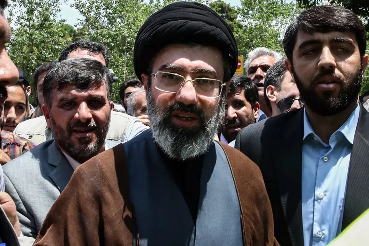 ABŞ kəşfiyyatı Xameneinin oğlunu izləyir