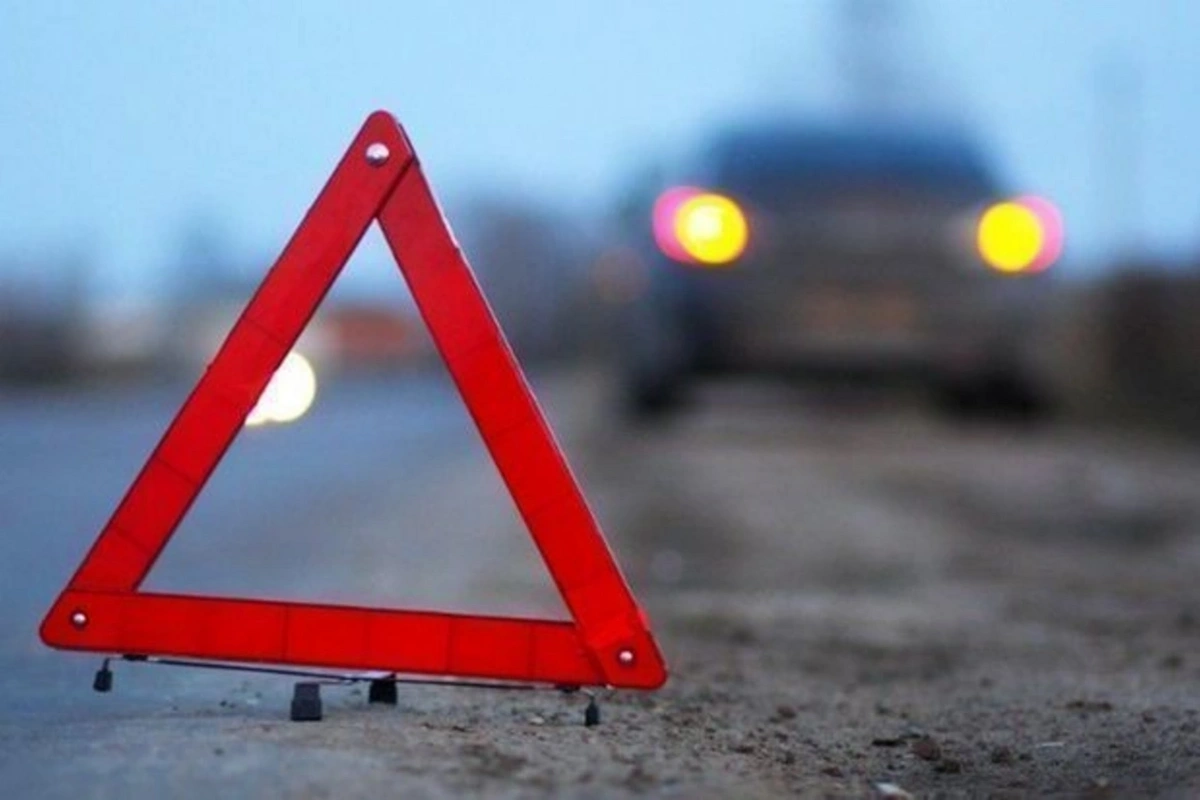 В Баку автомобиль насмерть сбил пешехода