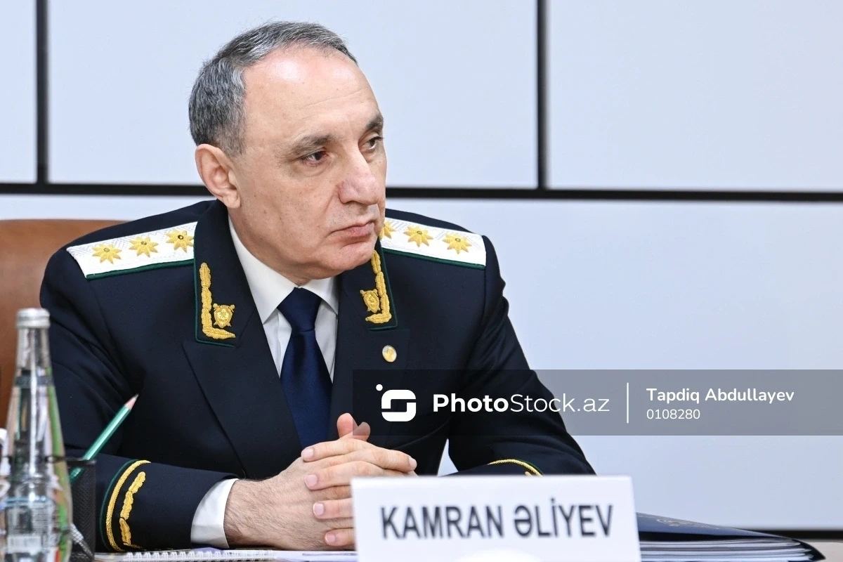 Kamran Əliyev Yasamal rayonunda vətəndaşları qəbul edib