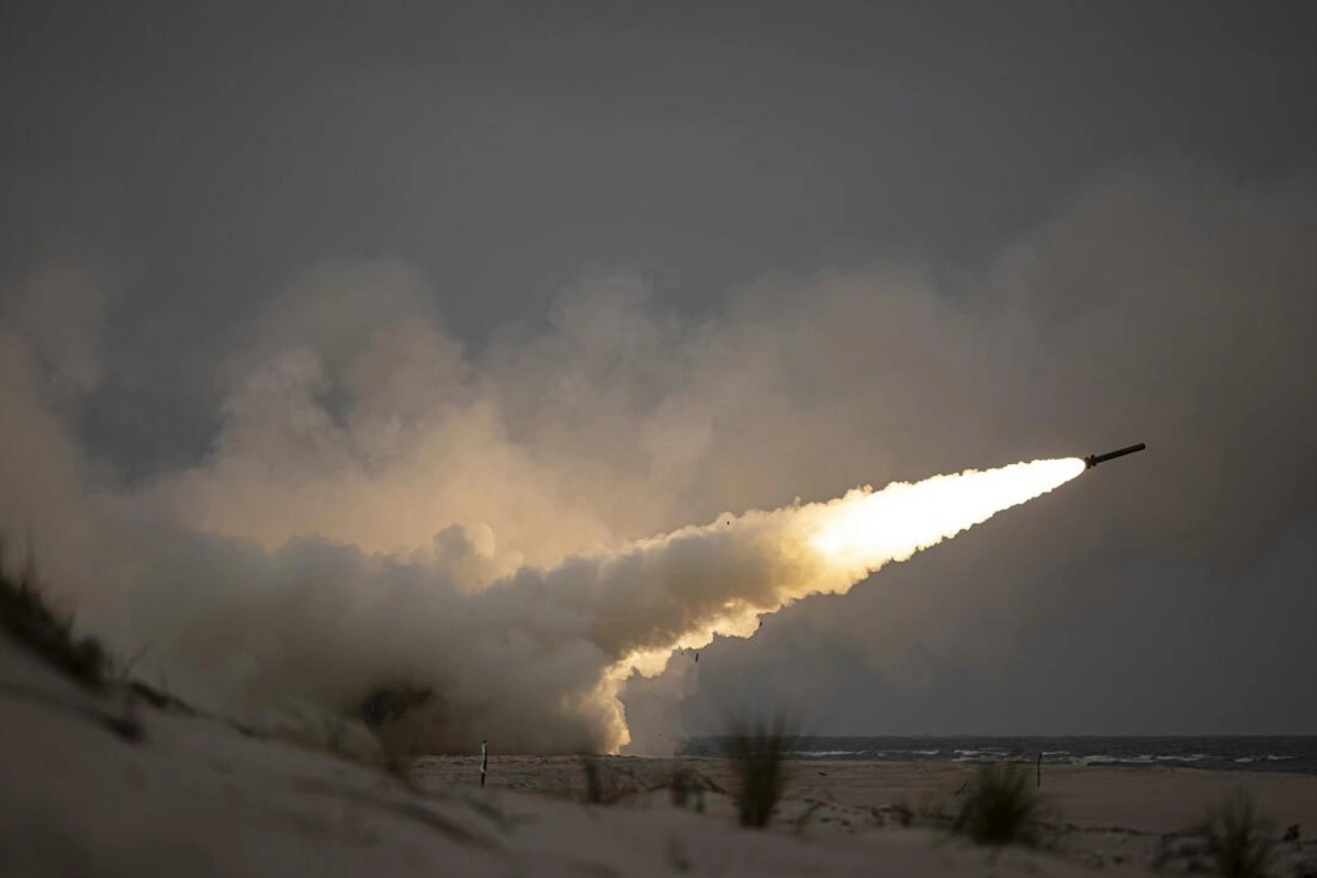 İran ABŞ-nin  Bəhreyndəki  hərbi-dəniz bazasına zərbələr endirdi