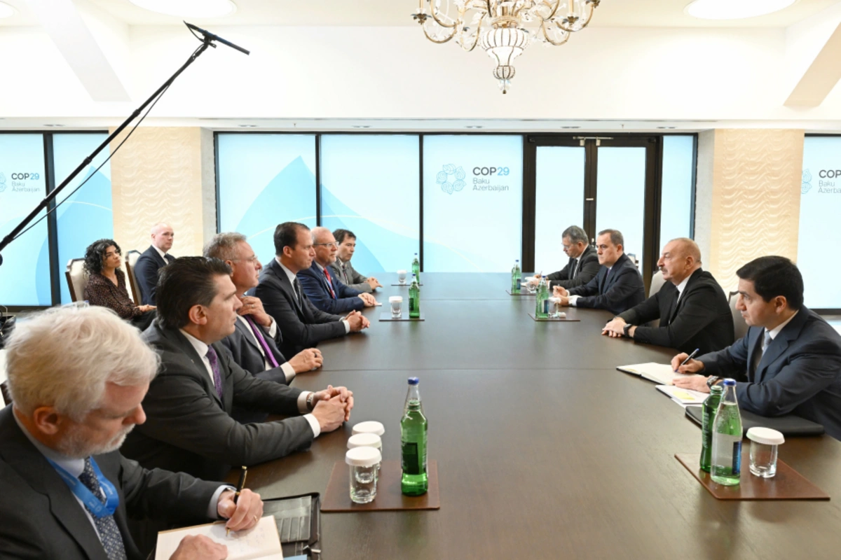 Prezidenti İlham Əliyev ABŞ Nümayəndələr Palatası üzvünün başçılıq etdiyi nümayəndə heyəti ilə görüşüb Prezidenti İlham Əliyev ABŞ Nümayəndələr Palatası üzvünün başçılıq etdiyi nümayəndə heyəti ilə görüşüb