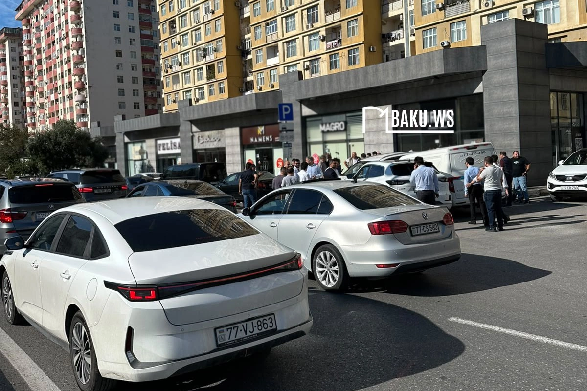 Bakıda zəncirvari qəza - Üç avtomobil toqquşdu