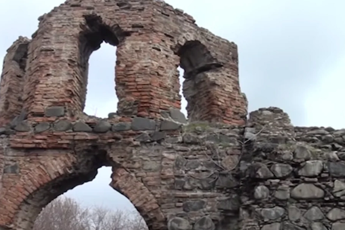 Xarabalığa çevrilmiş unikal tarixi abidə: Alban dövrünə aid məbədin acınacaqlı vəziyyəti