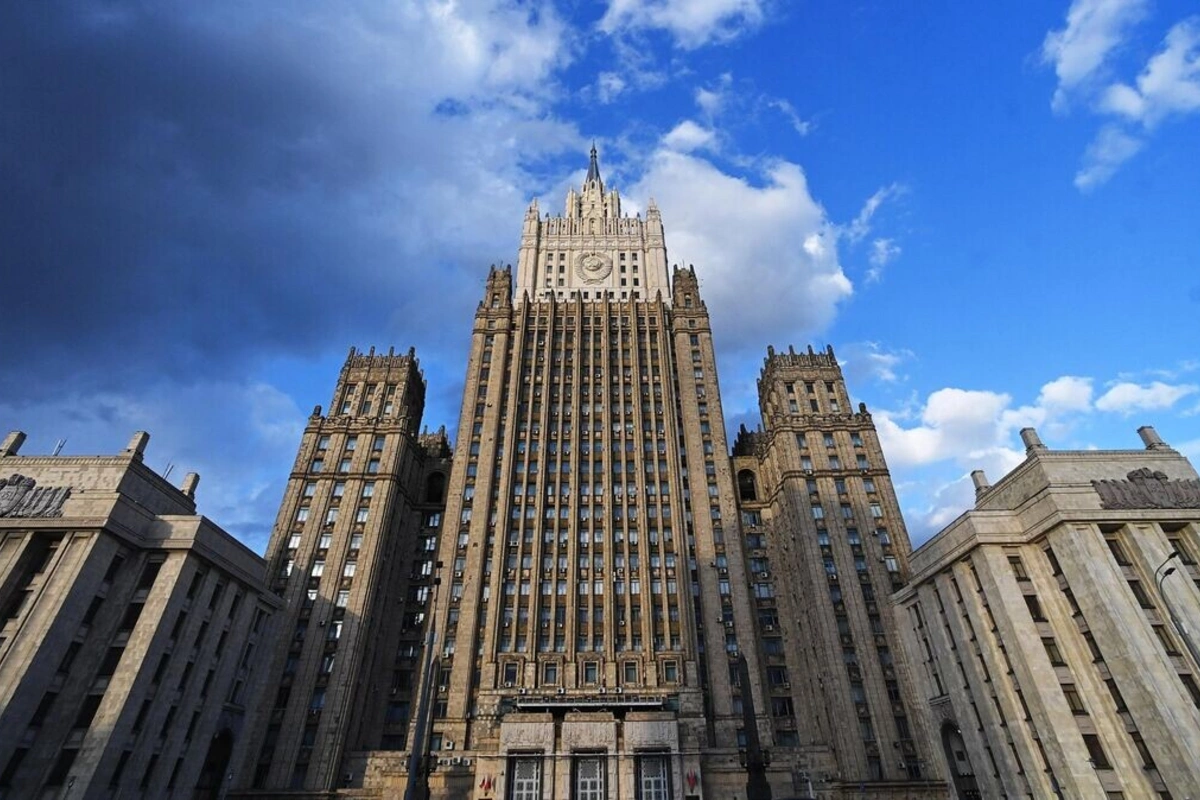 МИД России призвал иностранцев срочно покинуть Киев