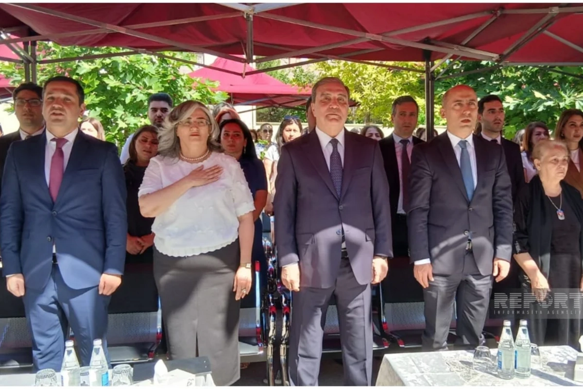 Emin Əmrullayev Gəncədə Son zəng mərasimində iştirak edib