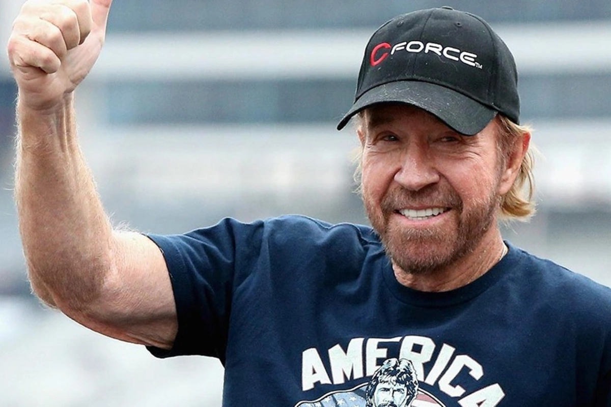 Умер легендарный актер Чак Норрис