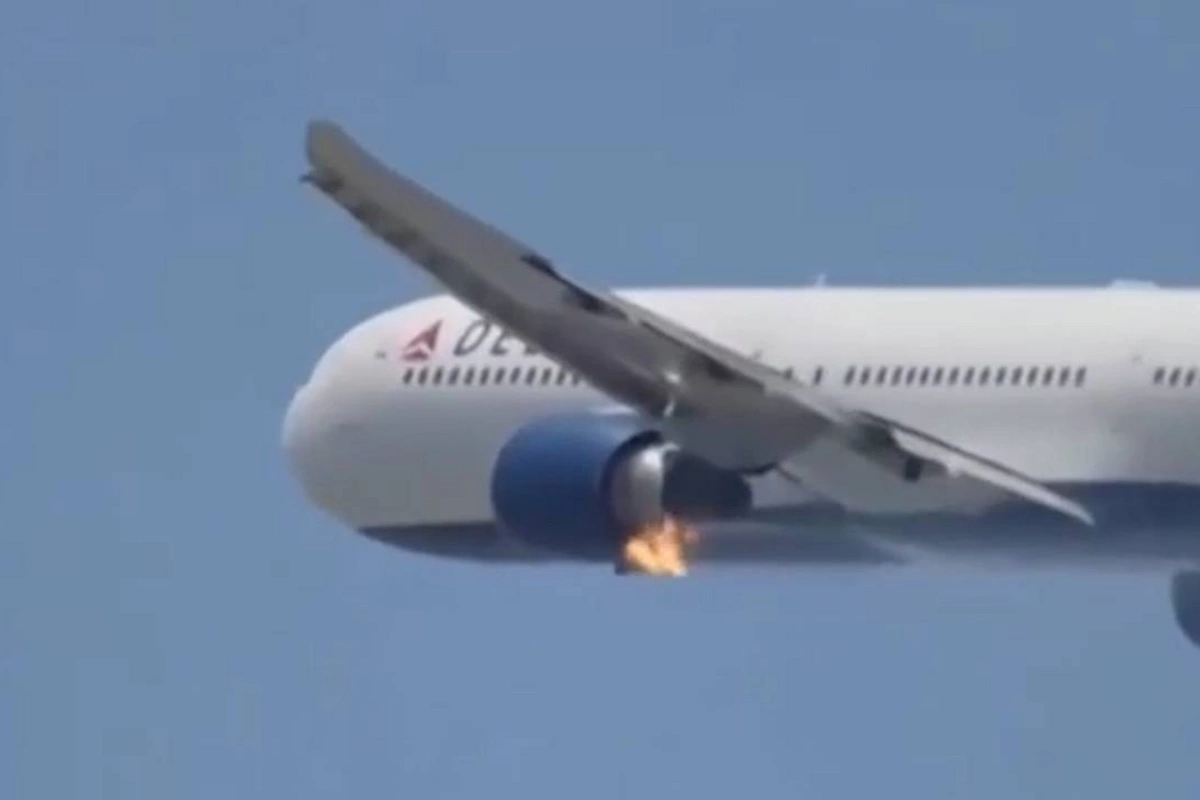 Boeing flight with engine on fire caught on video in the USA