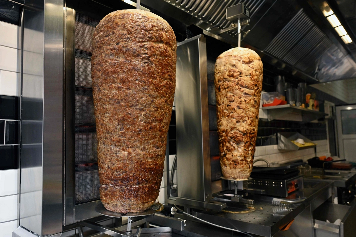 Dönərdən kütləvi zəhərlənmə ilə bağlı araşdırmalara başlanıldı Dönərdən kütləvi zəhərlənmə ilə bağlı araşdırmalara başlanıldı