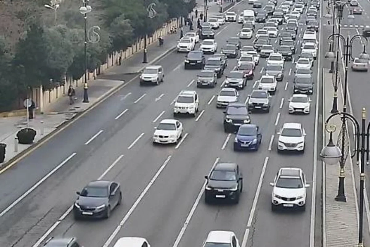 Bakının bir sıra yollarında tıxac yaranıb