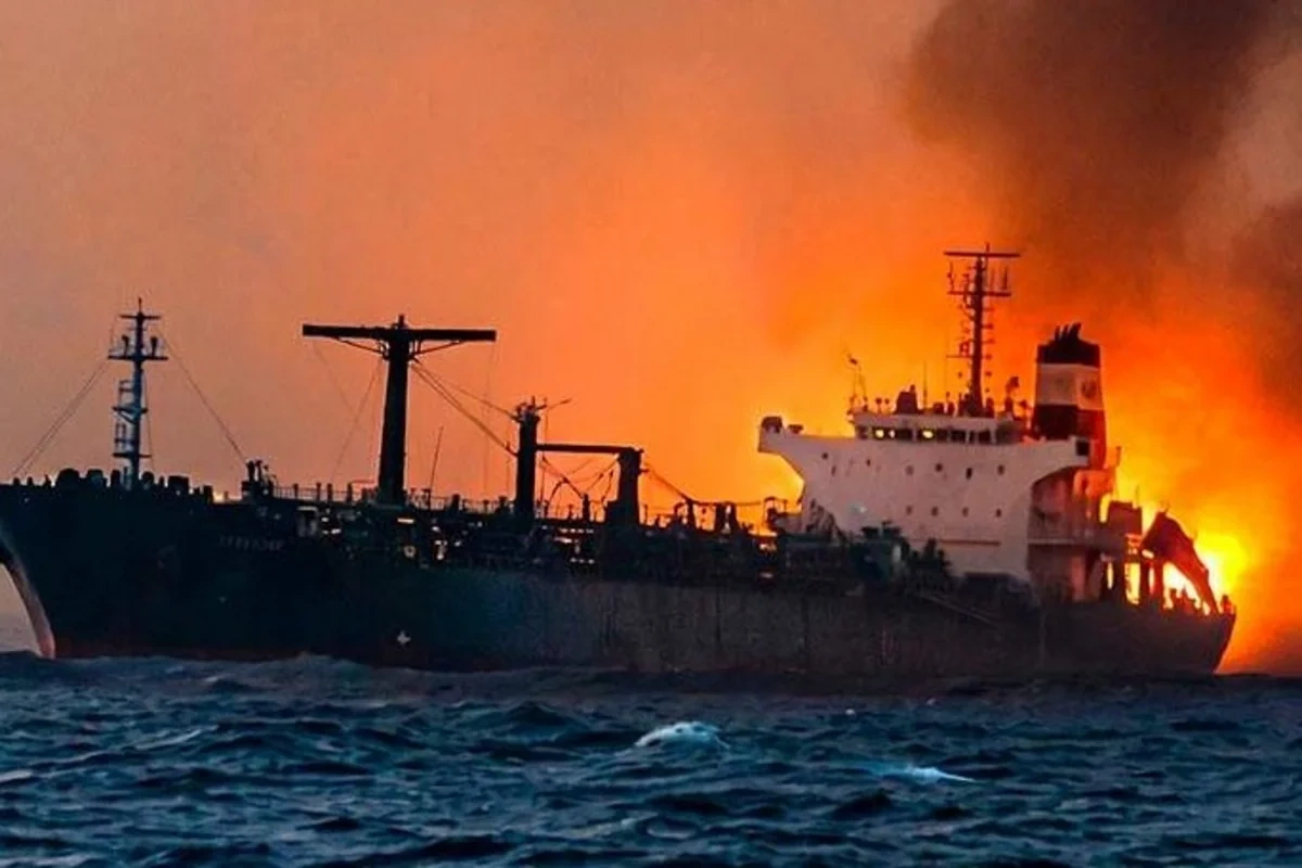 SEPAH: Hörmüzdə 2 milyon bareldən çox neft daşıyan tanker minaya düşüb