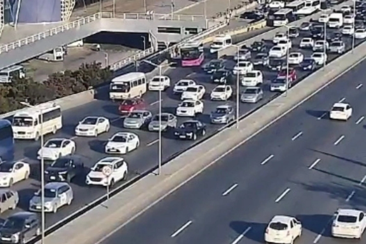 Bakıda 19 istiqamətdə tıxac var - SİYAHI