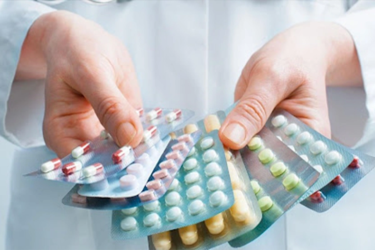 Aptekdə vətəndaşa vaxtı keçmiş vitamin satılıb?