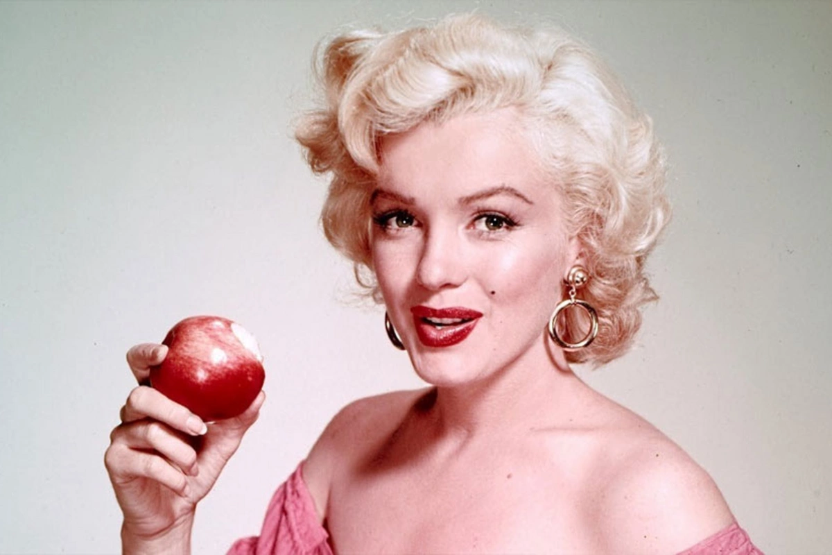 Самые загадочные смерти звезд, над которыми фанаты до сих пор ломают головы