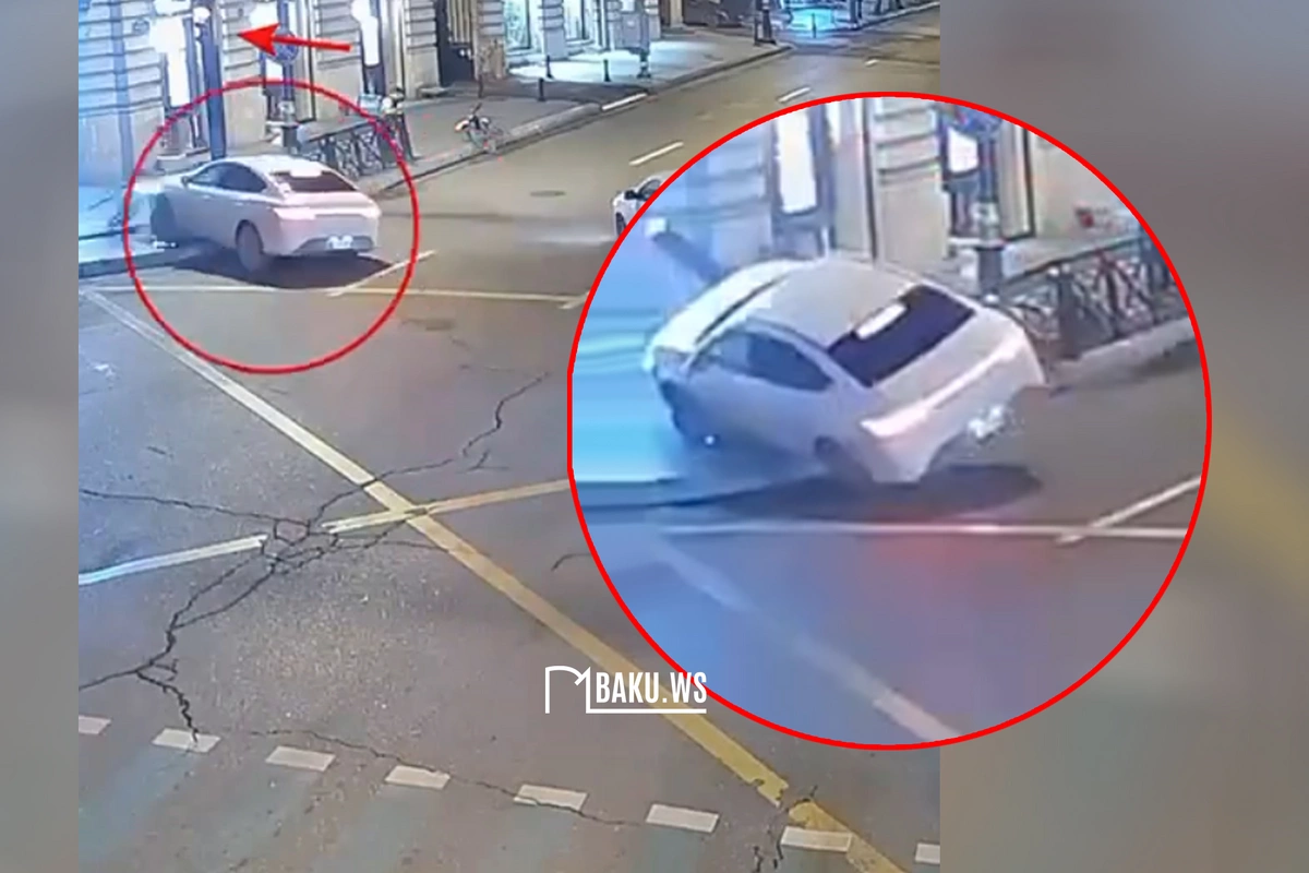 Bakının mərkəzində qırmızı işıqda keçən maşın svetofora çırpılıb - ANBAAN VİDEO