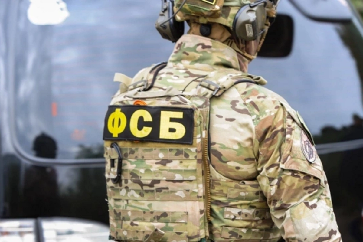 The FSB of the Russian Federation detained a man at the border with Azerbaijan who was transporting secret documents to Ukraine